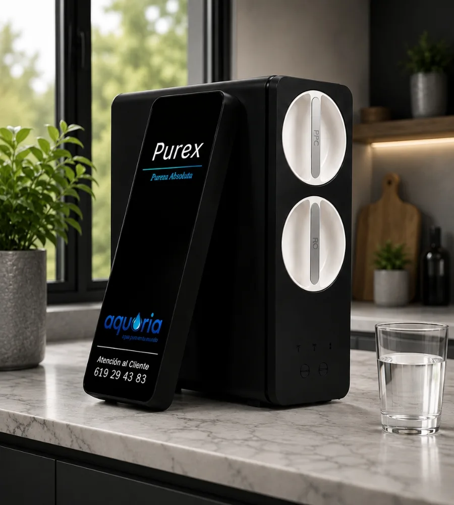 Purex 600 GPD en una cocina de encimera de mármol, con un vaso de agua
